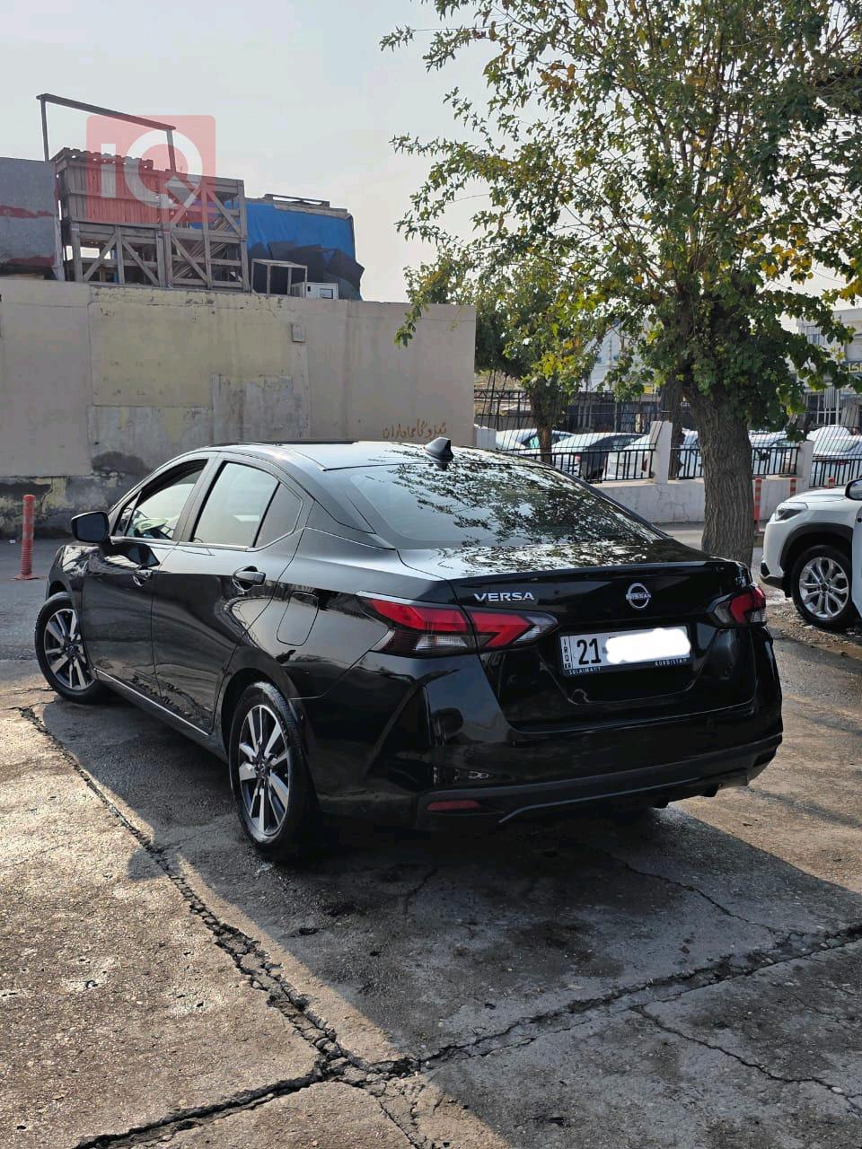 نيسان فيرسا